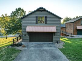 Hot Tub, Fire Pit, Awesome Loft & Amazing Views!, hotel v destinaci Buck Creek