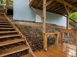 Lakefront Home, Private Dock + Kayaks,Arcade Games, Pet Friendly