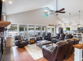 Incredible Views, Spacious Deck, Private Dock, Gas Grill, Games & Cards, Hotel in Buck Creek