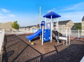 LazyDays Pet-Friendly Condo w/ Pool & Slip at 3M, hotel v destinaci Damsel