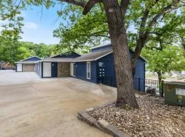 Our Cove Retreat - Perfect for Wave-Free Swimming, Tanning & Prime Location Fun!