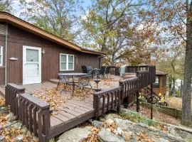 Stunning Lake View On A Nice & Quiet Relaxing Home