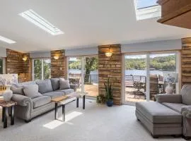 Spacious, Quiet & Great Cove, Nearby Attractions, Private Dock, Fireplace, Expansive Deck