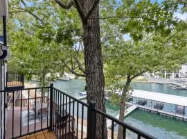 Our Cove Retreat - Perfect for Wave-Free Swimming, Tanning & Prime Location Fun!