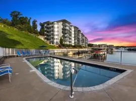 Serene Lake View and Easy Access to Local Delights