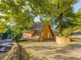 Quiet Cove, Lake Views, Grill, Private Dock, Hotel in Purvis