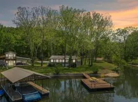 New! 2 Homes-Firepit, Hot Tub, Huge Yard and Dock