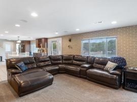 Lake Life: Amazing Weekday Specials! Dock, Swim Mat, Cove Water, hotel v destinácii Eldon