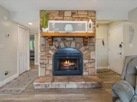 Lakefront Osage Beach Condo + Workspace w/ Pool Views