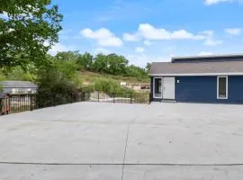 Our Cove Retreat - Perfect for Wave-Free Swimming, Tanning & Prime Location Fun!