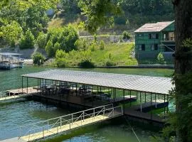 Our Cove Retreat - Perfect for Swimming, Tanning & Prime Location Fun!