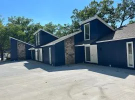 Our Cove Retreat - Perfect for Swimming, Tanning & Prime Location Fun!