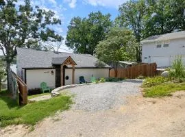 Pet-Friendly Lakefront Home in a Quiet Cove w/ Netflix, Outdoor Seating, Boat Slip