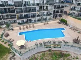 Steps to Water, Serene View, Updated Condo Family Fun w/ 3 Pools in Camdenton