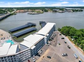 Upscale Lakeside Condo with Extraordinary Amenities at Topsider in Osage Beach 19mm, hotel v destinaci Laguna Beach