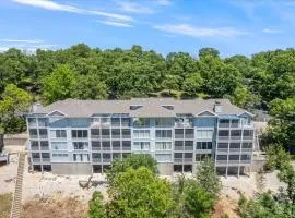 Penthouse Level Condo w/ Lake & Pool Views, Tennis & Pickleball