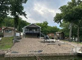 Spectacular Sunsets, Live Music & Nearby Restos