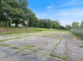 Lakeview Condo, Pools, Patio with Grill, Near PB2 Launch