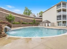 Nautical-Inspired Lakefront Unit w/ Awesome Views