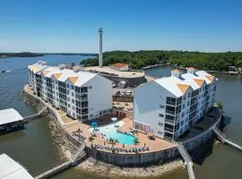Island Life! Pool, Grilling Patio & Amazing Views!