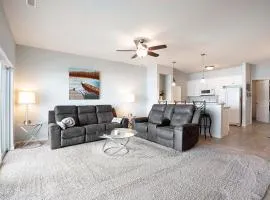 Island Life! Pool, Grilling Patio & Amazing Views!