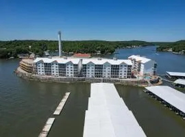 Island Life! Pool, Grilling Patio & Amazing Views!