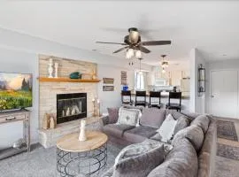 Lakefront Condo w/ Screened Patio, 3 Pools, Boat Slip in Osage Beach