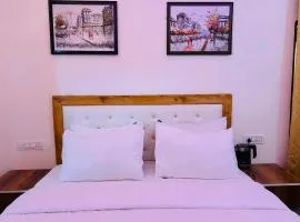 Quiet Edge Resort A Luxury Room With Balcony By Anvi Retreat