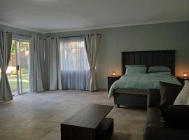 Oasis in Eden, hotel in Edenvale