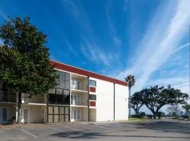 Cozy 2 bed 2 bath condo at the beachside Ocean Club Villas