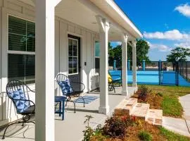 BRAND NEW, Fully Furnished, 3 Bedroom Cottage!