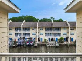 Cozy 2 bedroom, 2 bathroom condo located at Harbor Landing!
