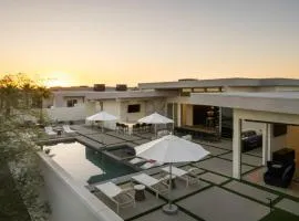 Oxygen @ Elemento49 Pool Spa Sleeps 16