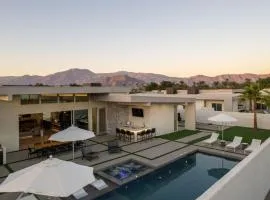 Neon @ Elemento49 Pool Spa Sleeps 16