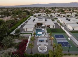 Gold @ Elemento49 Pool Pickleball Sleeps 18, ξενοδοχείο σε Desert Groves Mobile Home Park