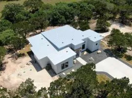 Luxury Hill Country Family Stay Hot Tub Scenic Views