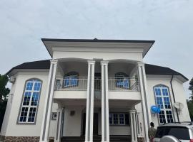 Golden Lily Hotels, hotel v Uyu