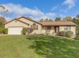 Work and Relax! Spacious Ontario Home with Pool, hotel 