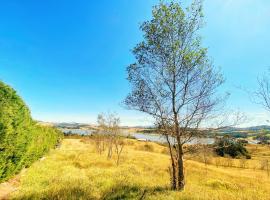 Casa Grande Sidarta 3 alcobas - Casita pequena 2 alcobas, hotel in Chocontá
