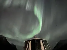 Northern Lights AuroraHut Lyngenfjord, by Alpan Apartments