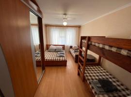 3-badroom flat near the sea with 12 places to sleep, hotel in Sychavka