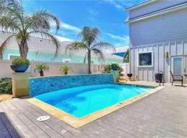 Family Sleeps 18 5 Minutes to beach Pool