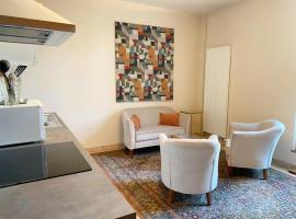 Amazing holiday home in the Heart of Vittel, hotel in Vittel