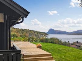 Lovely Home In Volda With Wifi, hotel in Lianeset