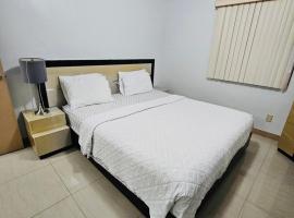 Peaceful 1 bedroom, 1 bathroom at Joe's Place, hotel a Sinajana