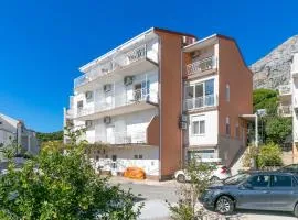 Apartments with parking space Zivogosce - Blato, Makarska - 22253