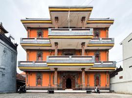 Urbanview Noja Guest House near Living World Denpasar، فندق في دينباسار