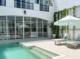 Chic & Spacious 4BR Luxury Villa with Pool