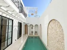 Modern Sanctuary Luxury 3BR Escape in Berawa
