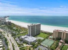 Stunning Marco Condo l Million-Dollar Views